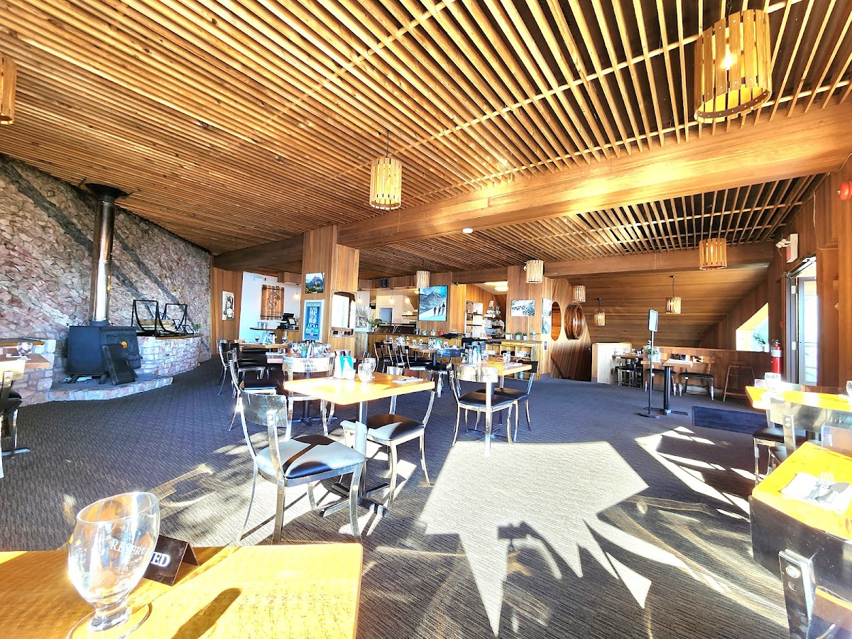 Cliffhouse Bistro - Photo 6