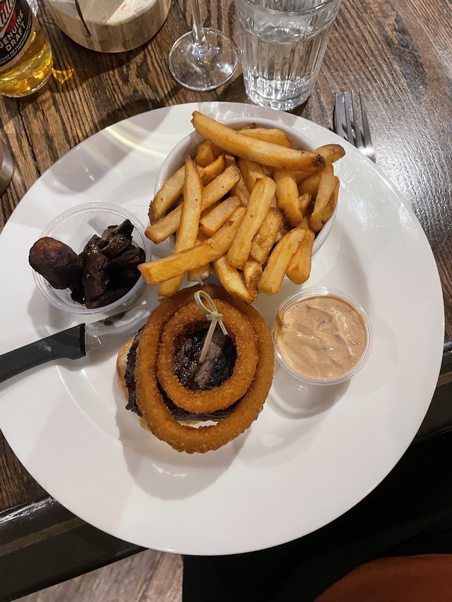 The Buffalo Bar & Ten Steakhouse - Photo 3