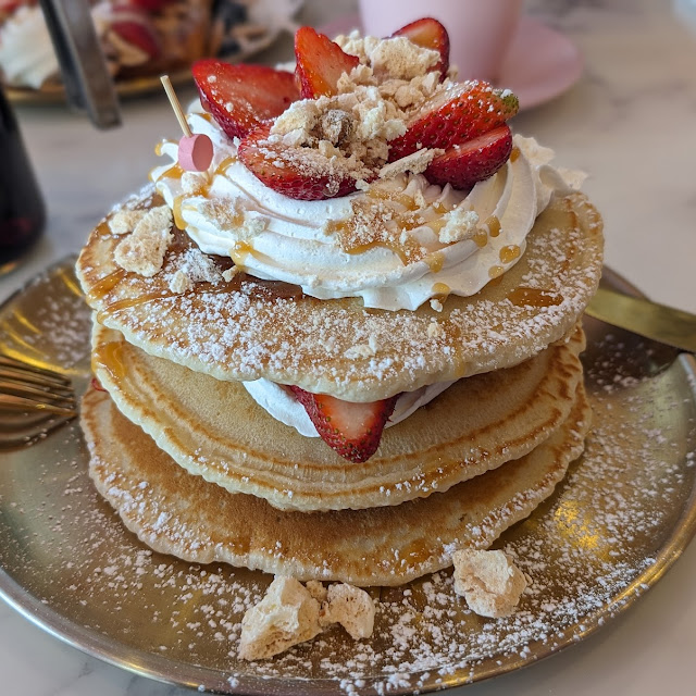 Strawberry Pavlova Pancakes