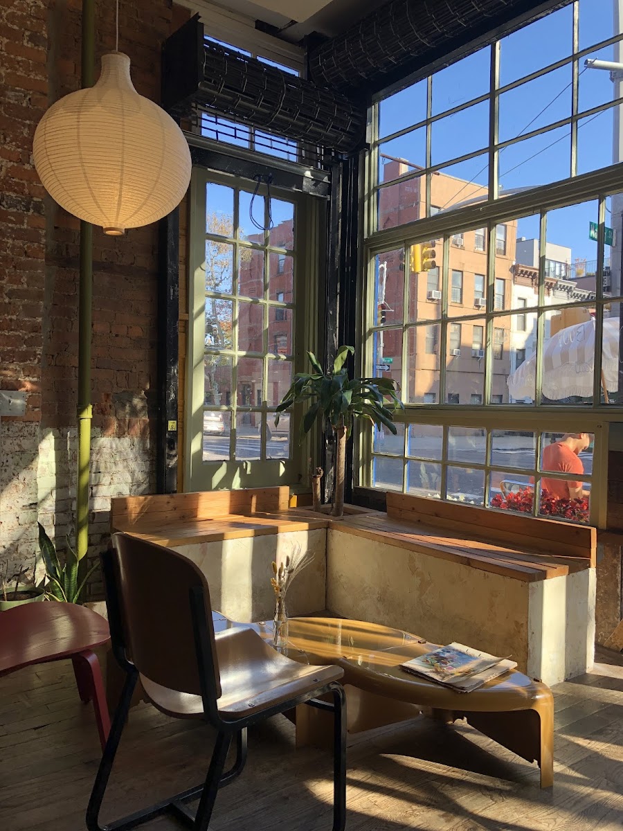 Early Yves Cafe - Photo 3