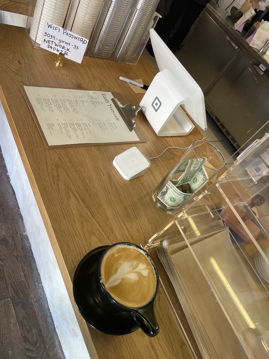 Early Yves Cafe - Photo 5