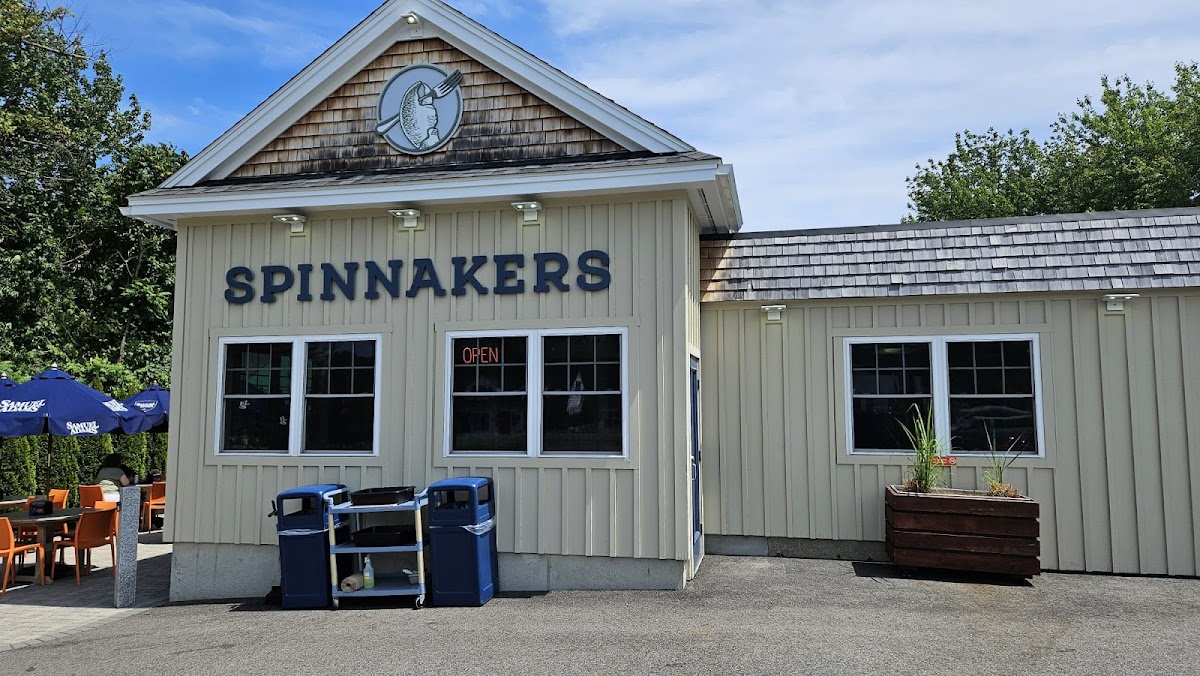 Spinnakers Restaurant - Photo 9
