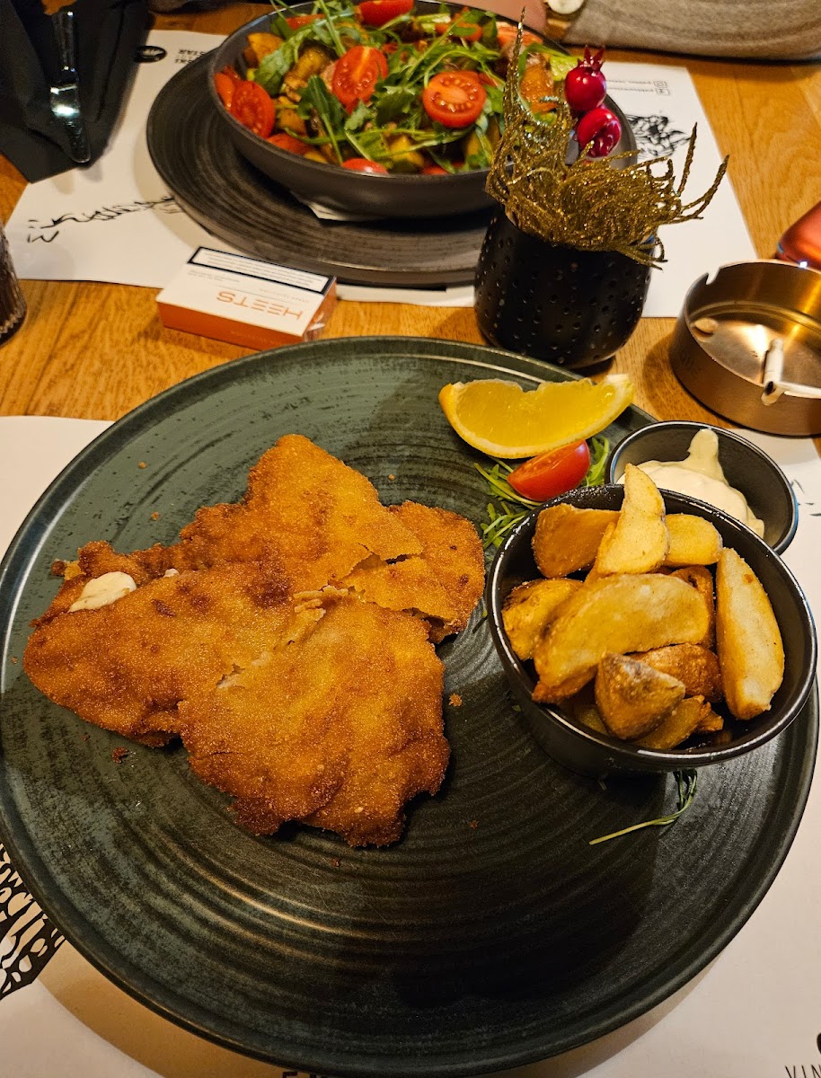 Pablo's Restaurant & Club - Photo 8