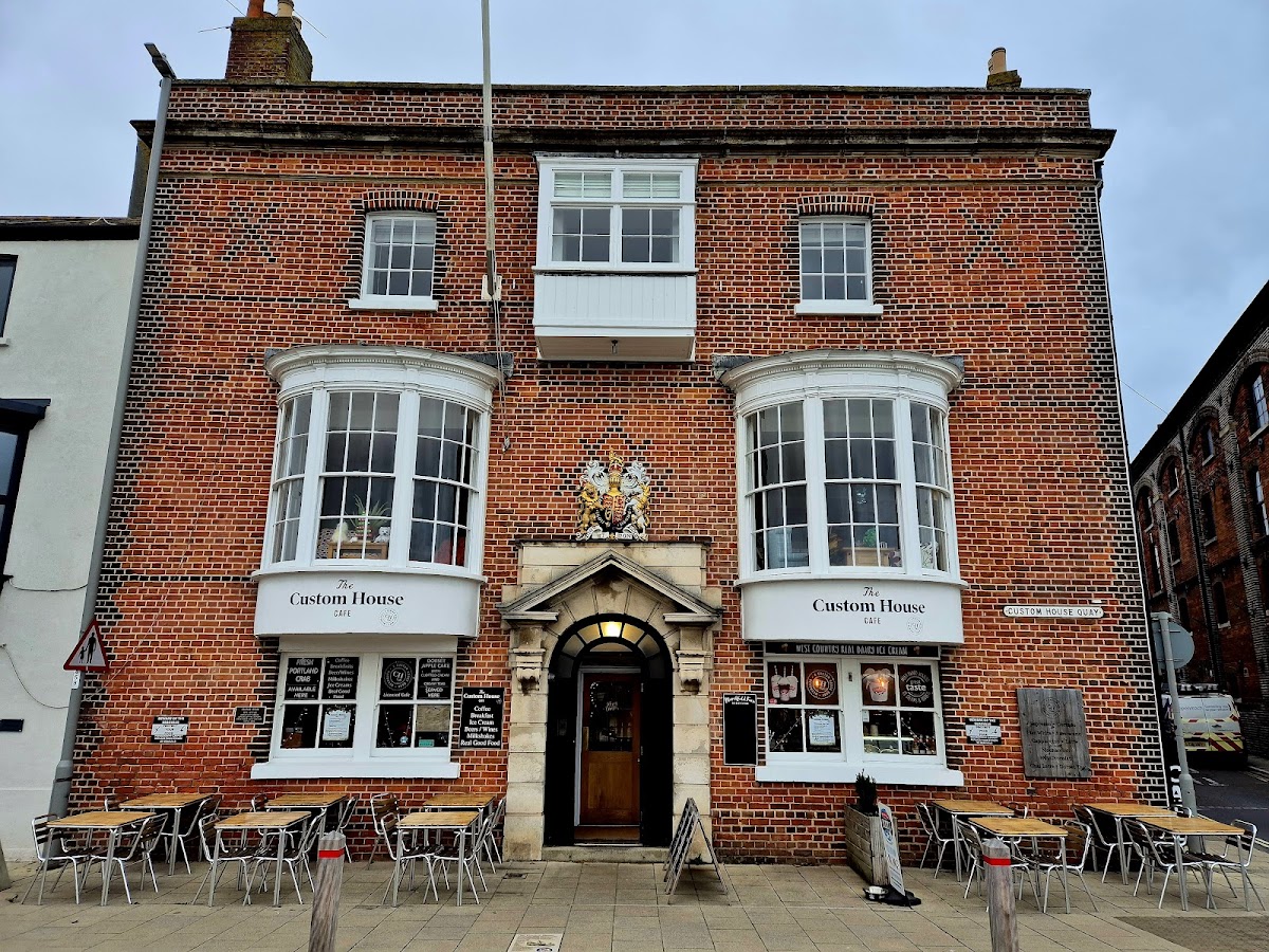 Custom House Cafe - Photo 2