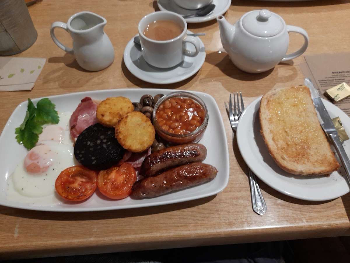 Custom House Cafe - Photo 3