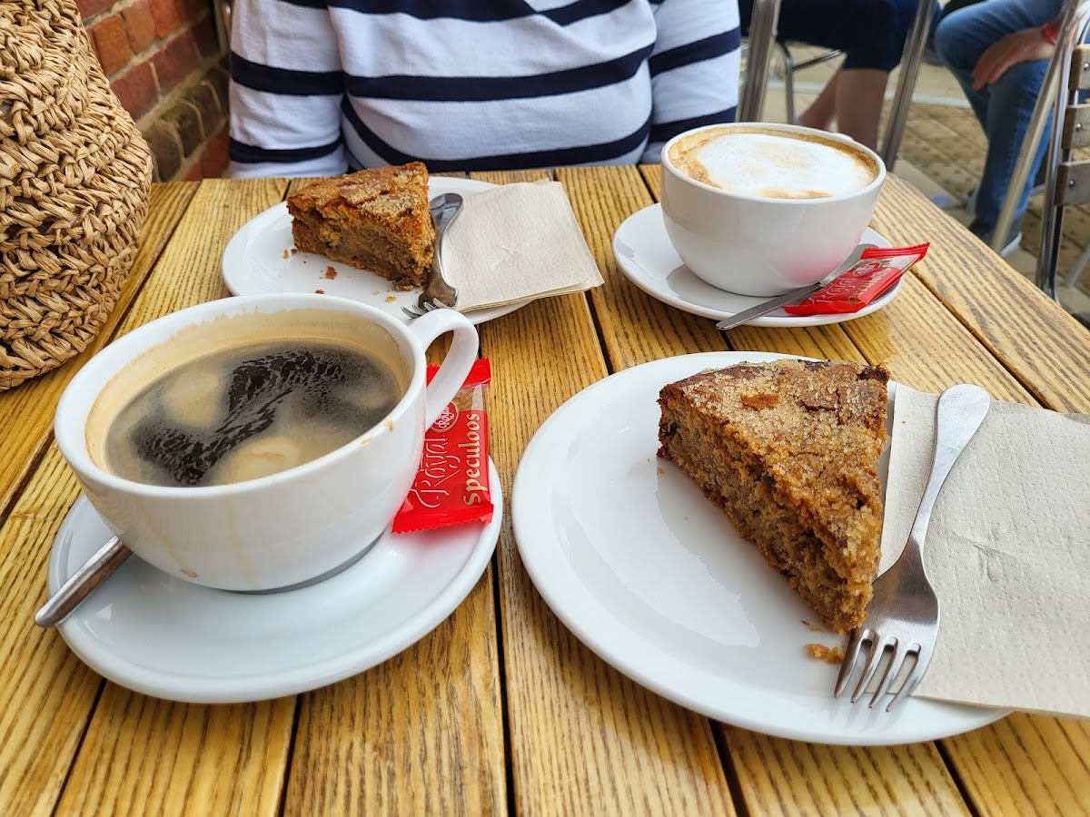 Custom House Cafe - Photo 6