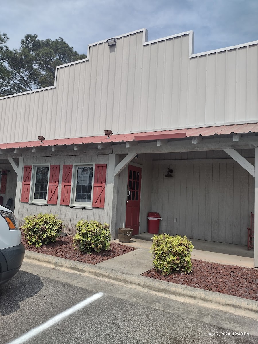 Hitch-N Post Restaurant - Photo 4