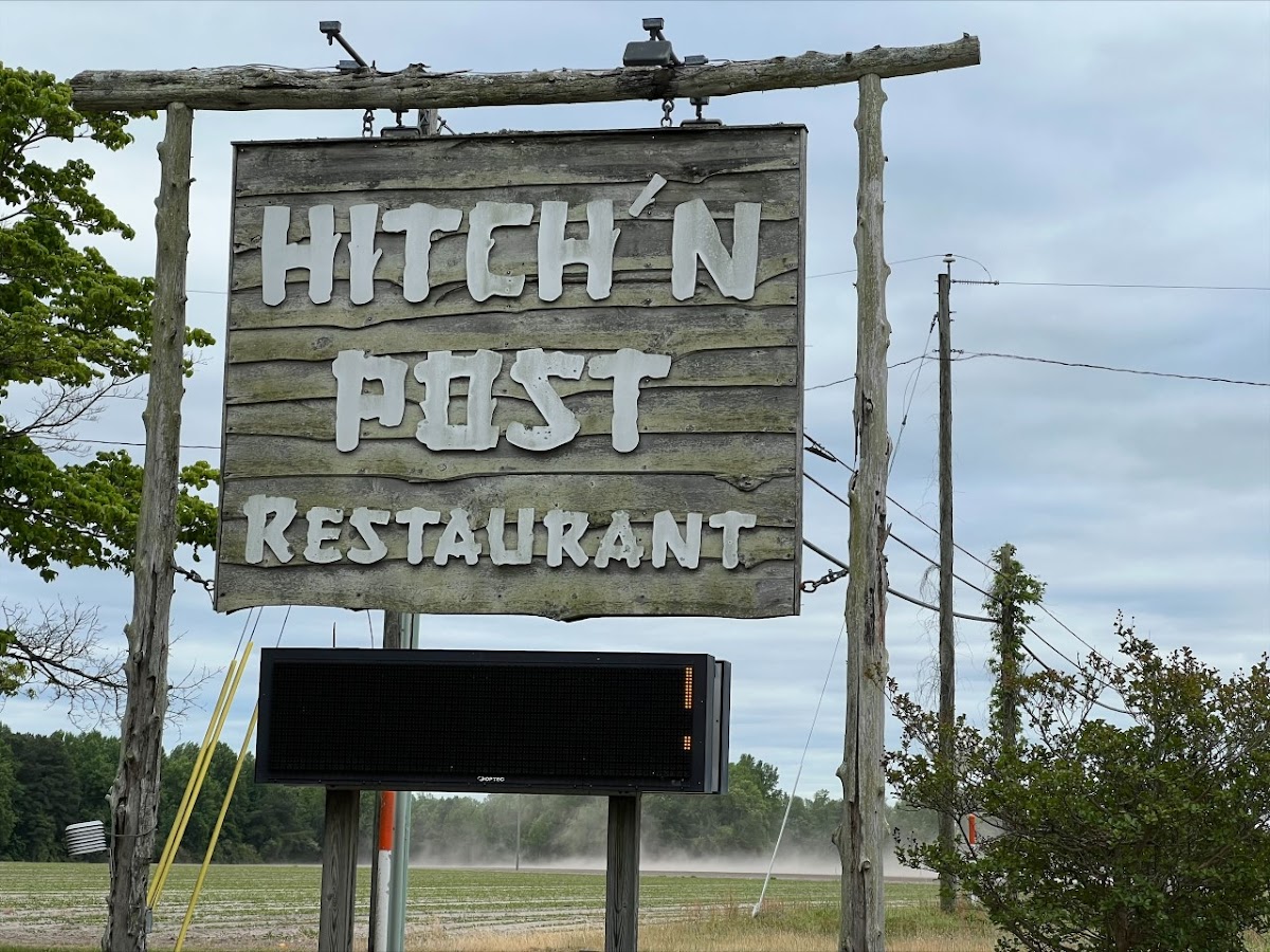 Hitch-N Post Restaurant - Photo 5