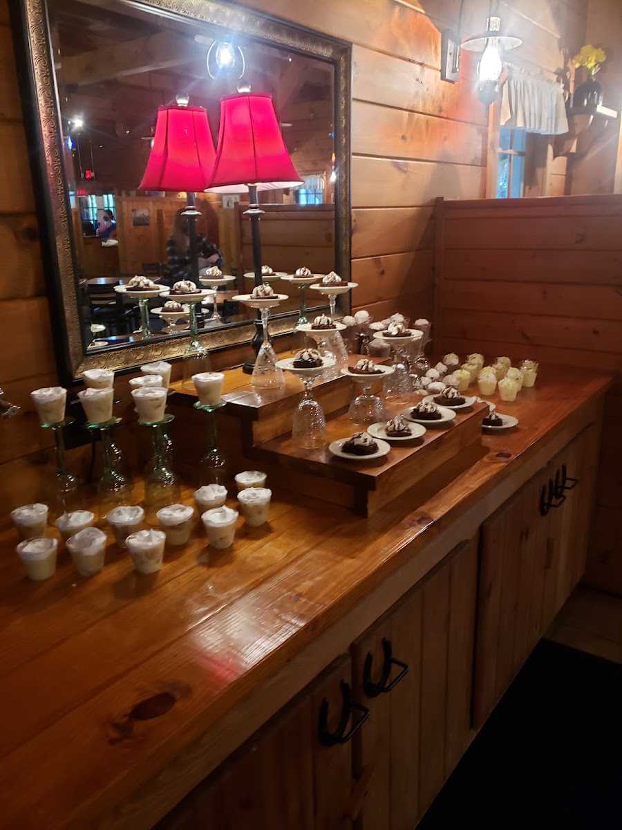 Hitch-N Post Restaurant - Photo 7