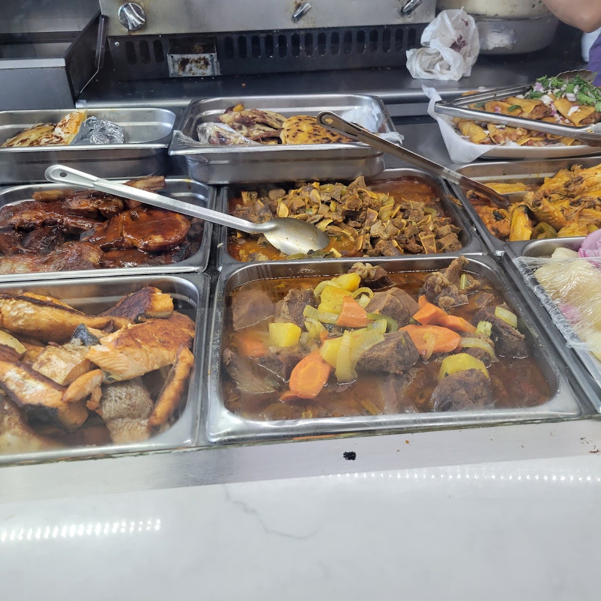 La familia Deli & Grill - Photo 9