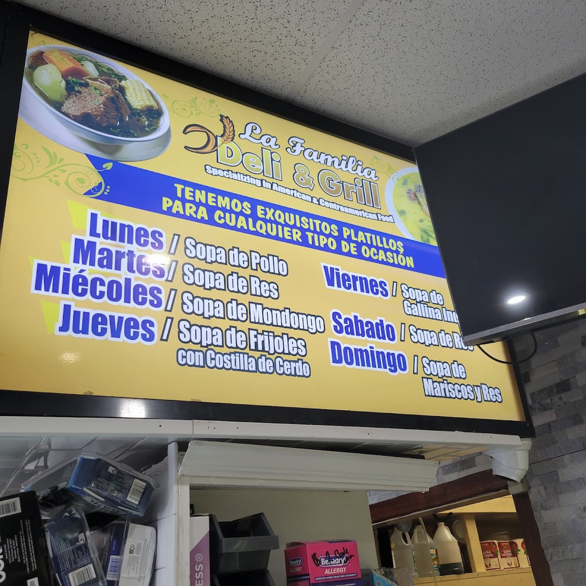 La familia Deli & Grill - Photo 2