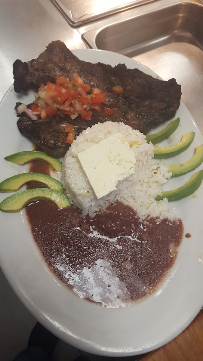 La familia Deli & Grill - Photo 5