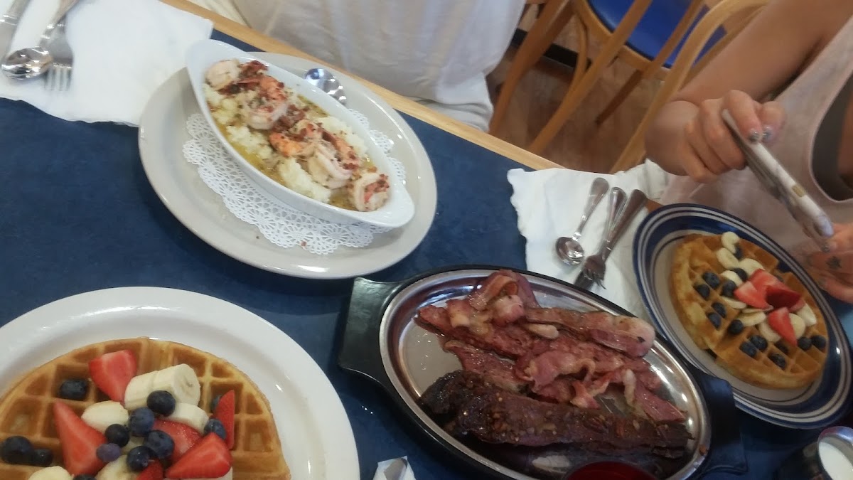 Beach Grille - Photo 4
