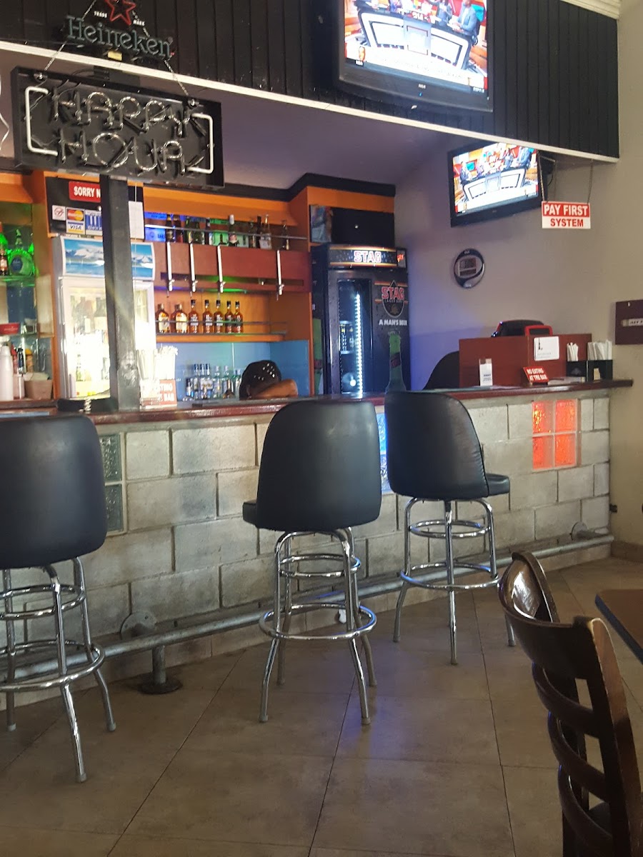 Hoodees RoadHouse Restaurant/Silver Fox Arcade - Photo 2