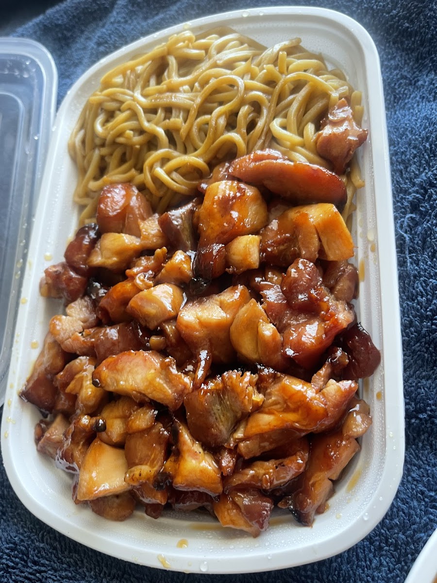 Yum's Chinese Restaurant - Photo 1