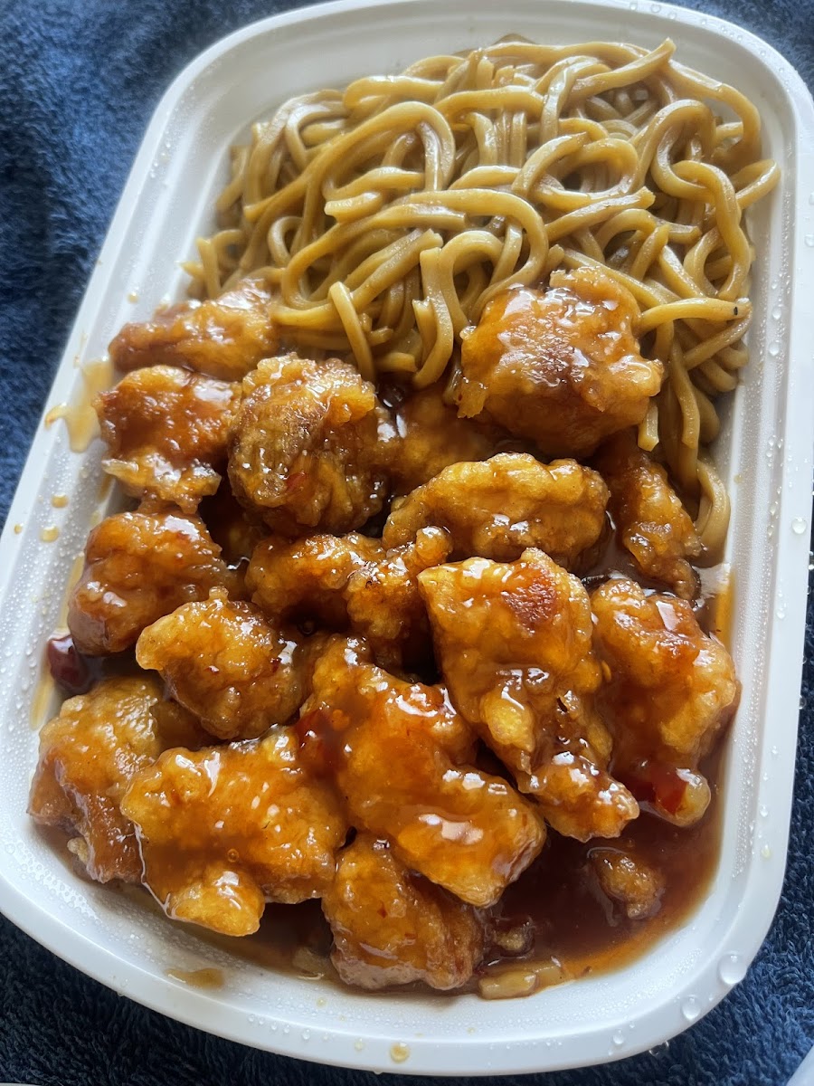 Yum's Chinese Restaurant - Photo 6