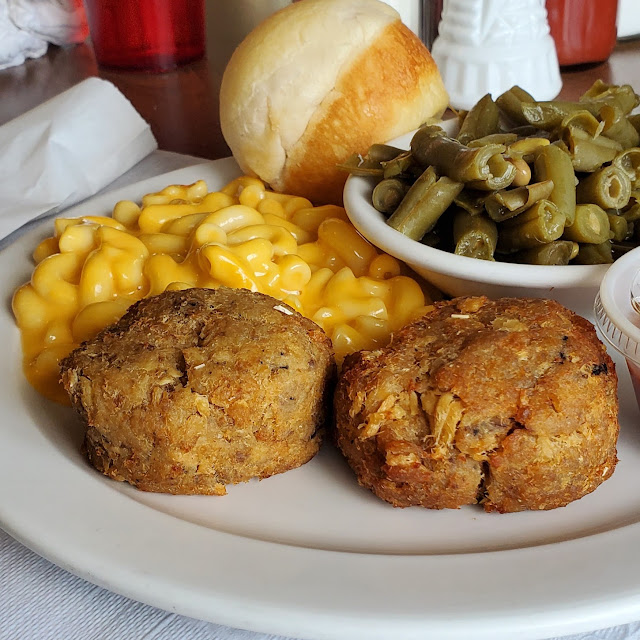 Salmon Cakes Mac and Cheese Green Beans