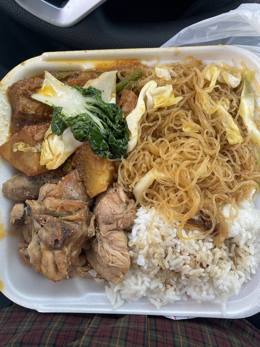 Lumpia House - Photo 6