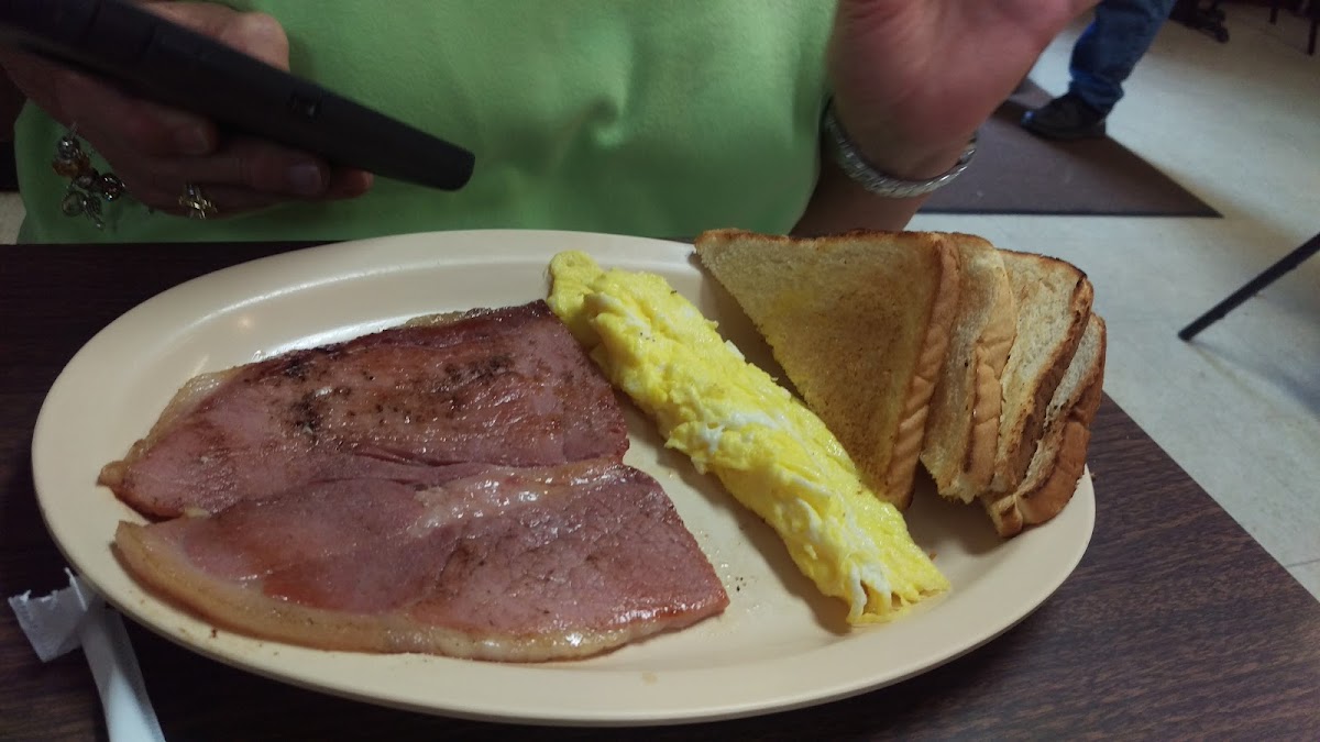 Downhome Family Restaurant - Photo 4