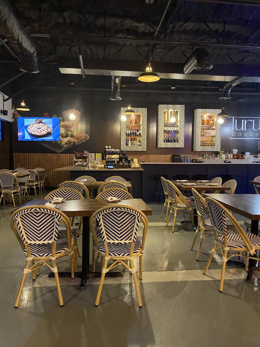 Turull's Kitchen & Bar