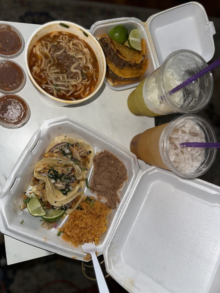 Taqueria Los Cuates - Photo 6