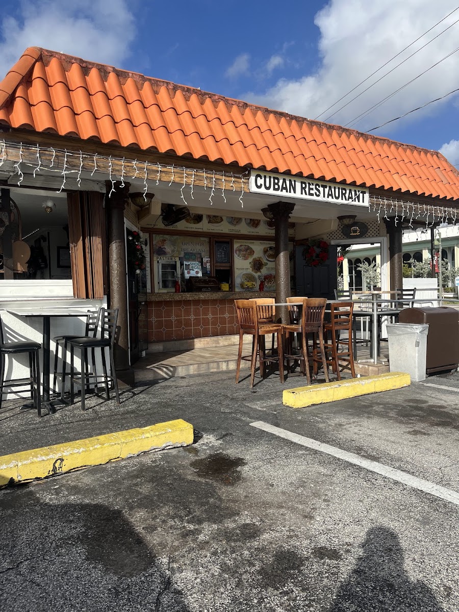 El Bohio Cuban Restaurant - Photo 4
