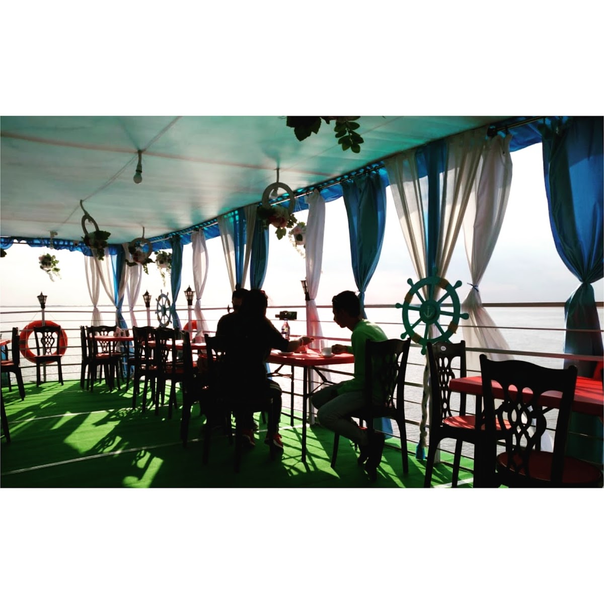 Kanchanjangha Floating Restaurant