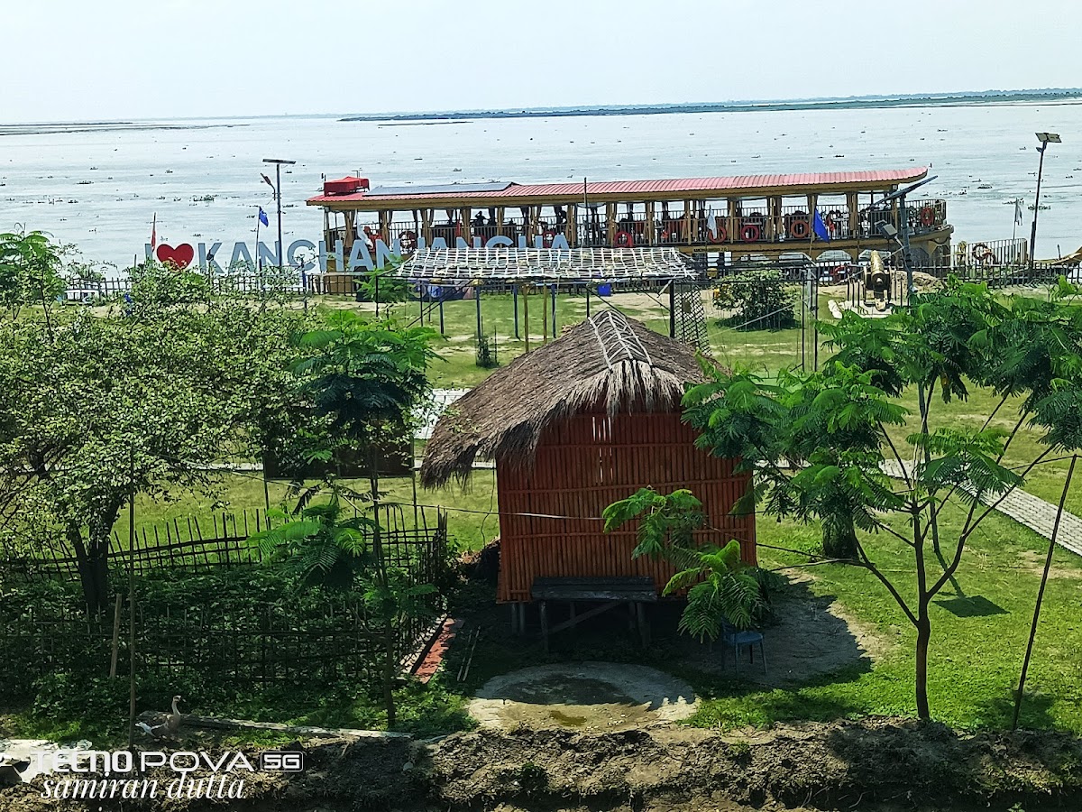 Kanchanjangha Floating Restaurant - Photo 9