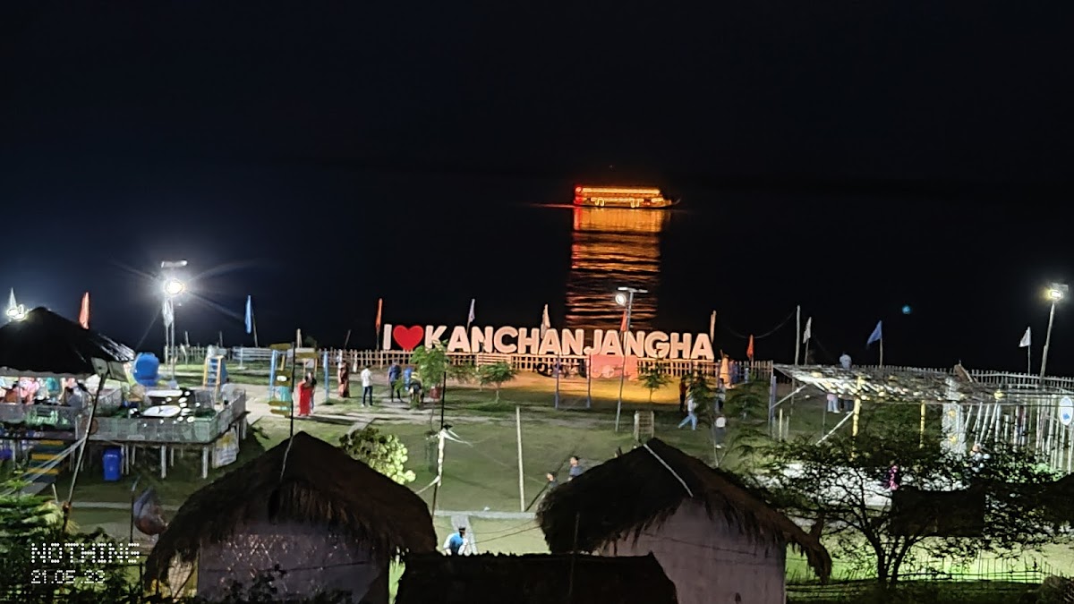 Kanchanjangha Floating Restaurant - Photo 4
