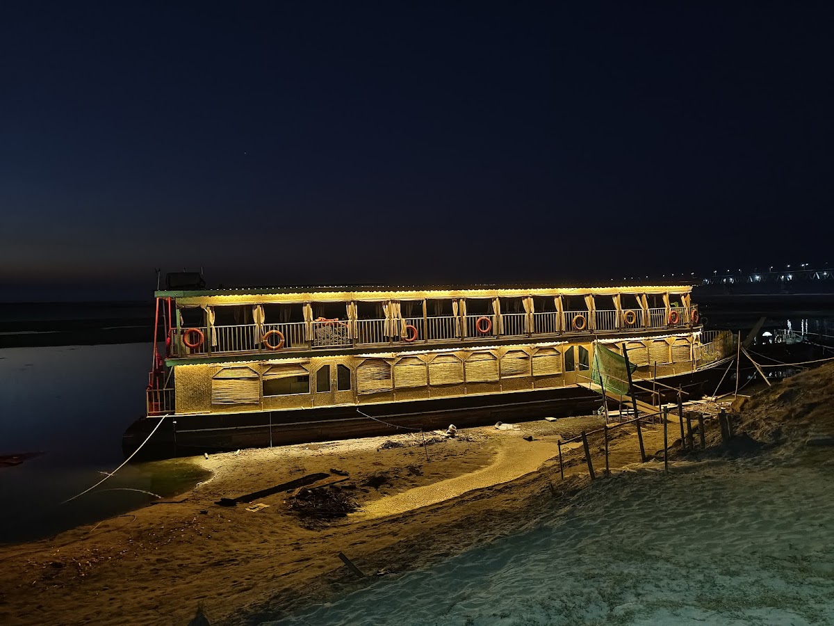 Kanchanjangha Floating Restaurant - Photo 6