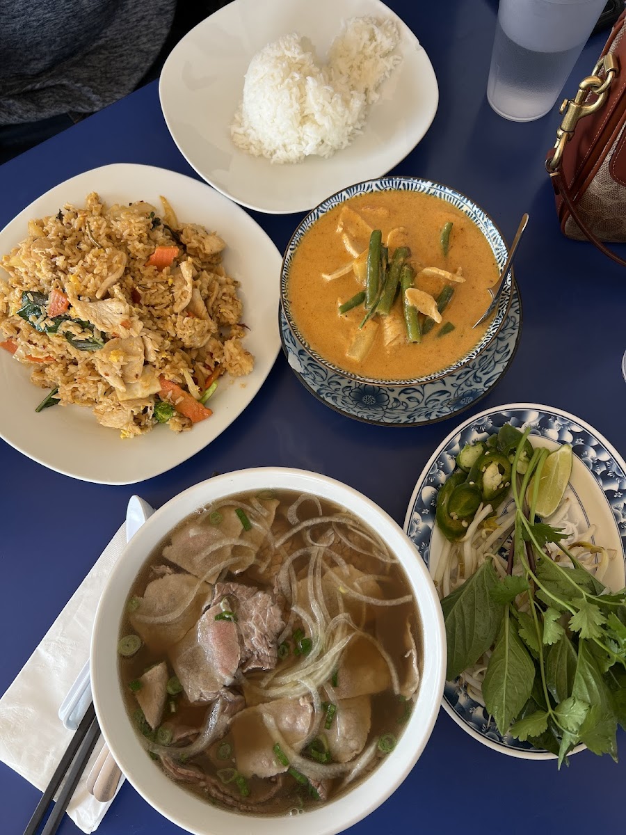 Pho-N-Thai - Photo 6