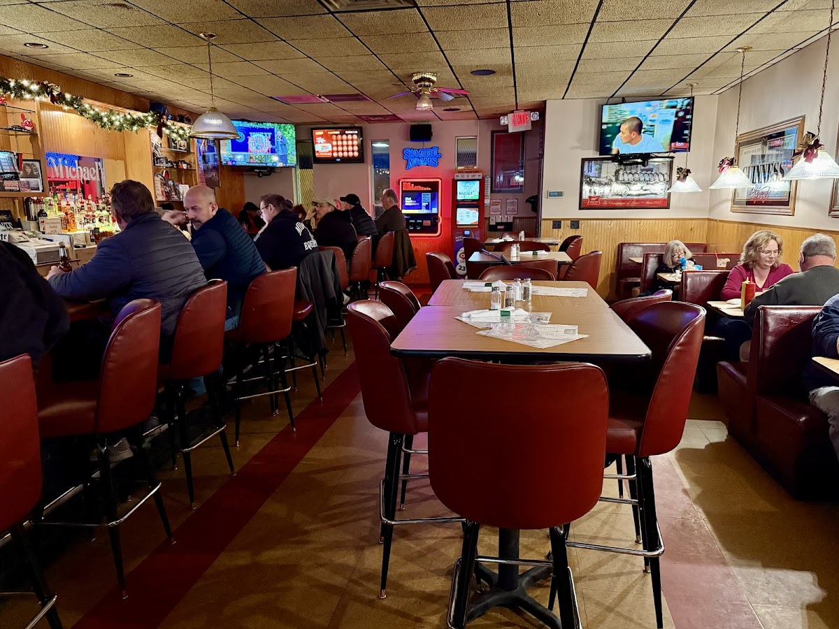 Michael's Bar & Grille