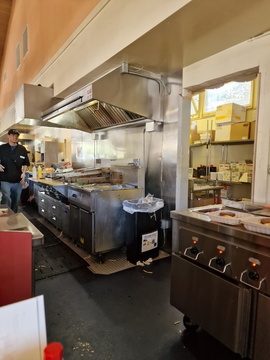 Canyon Fountain and Grill - Photo 6