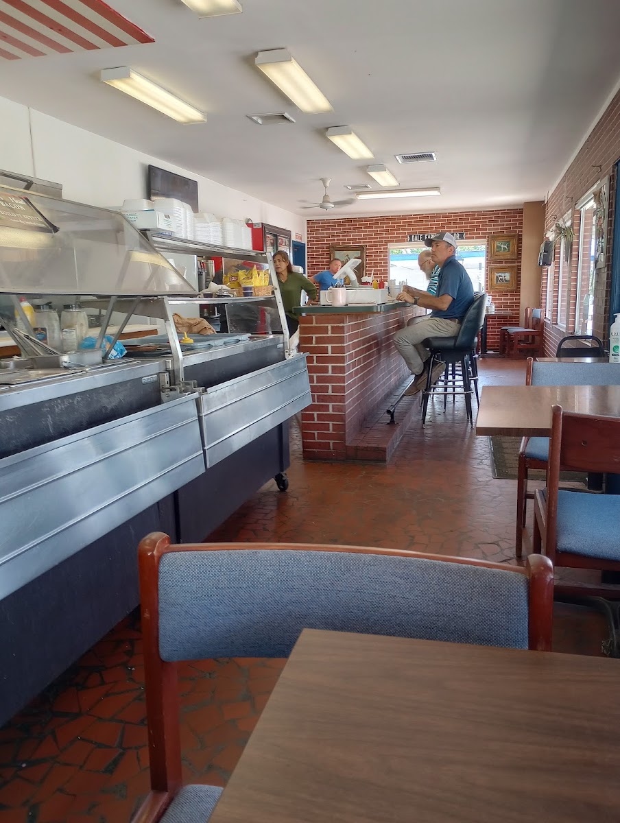 Buford's Grill - Photo 7