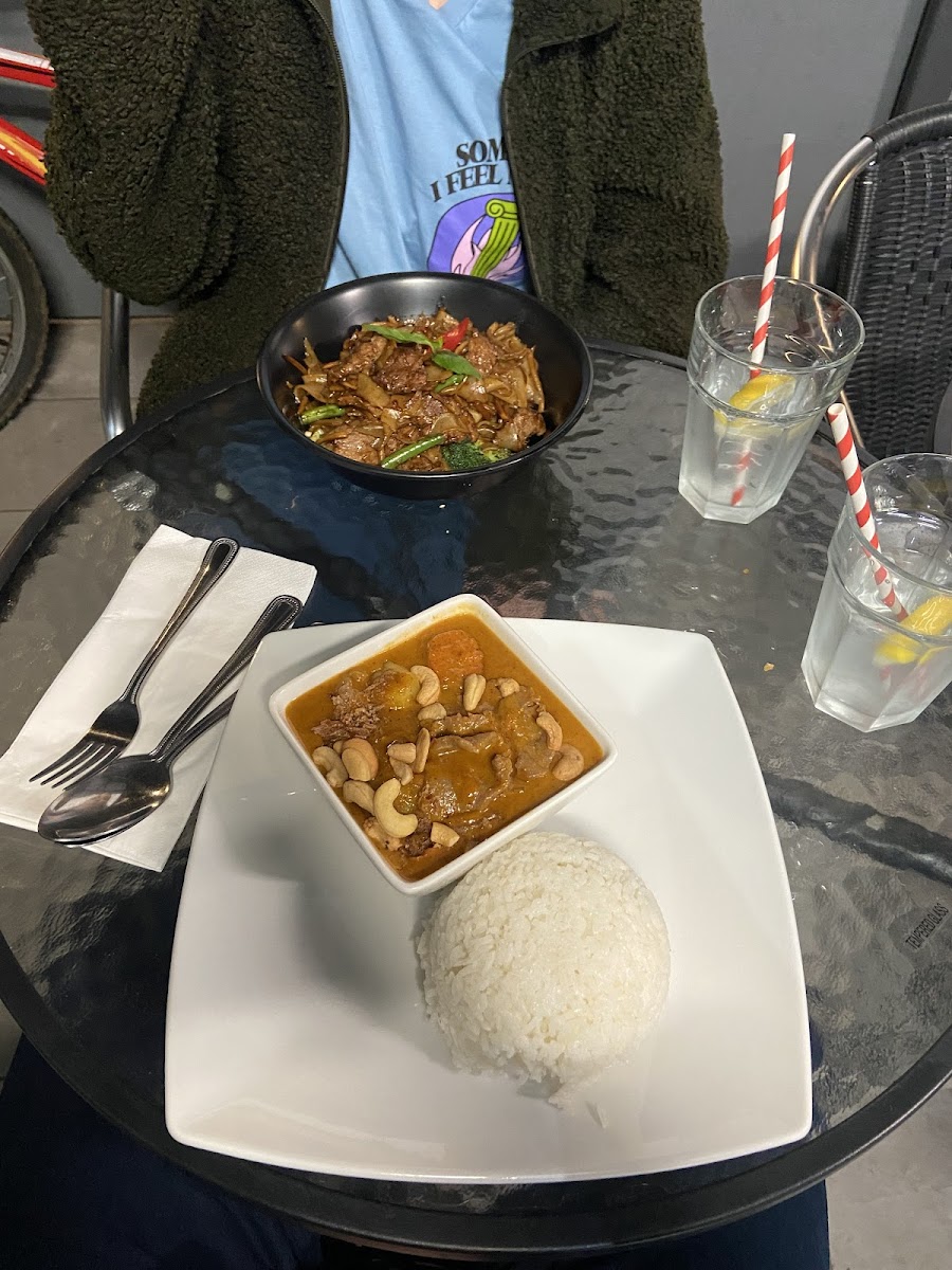 Pmo Thai Food - Photo 2