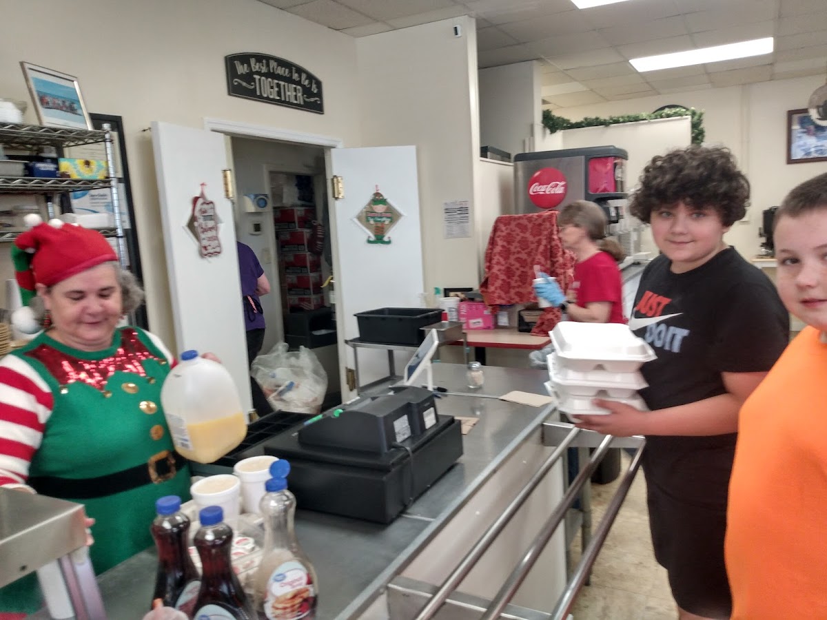 Kelly's Restaurant - Photo 8