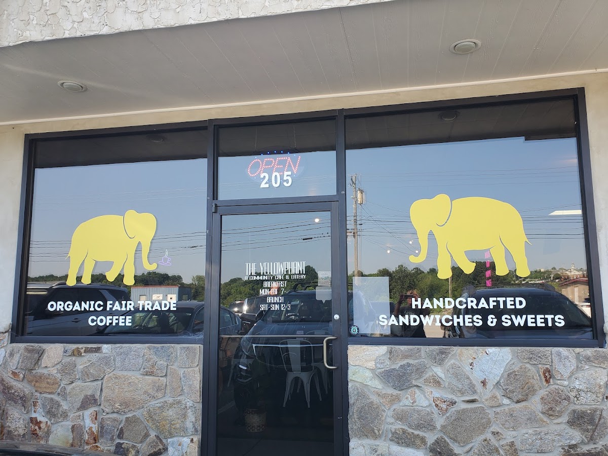 The Yellowphant Cafe - Photo 6