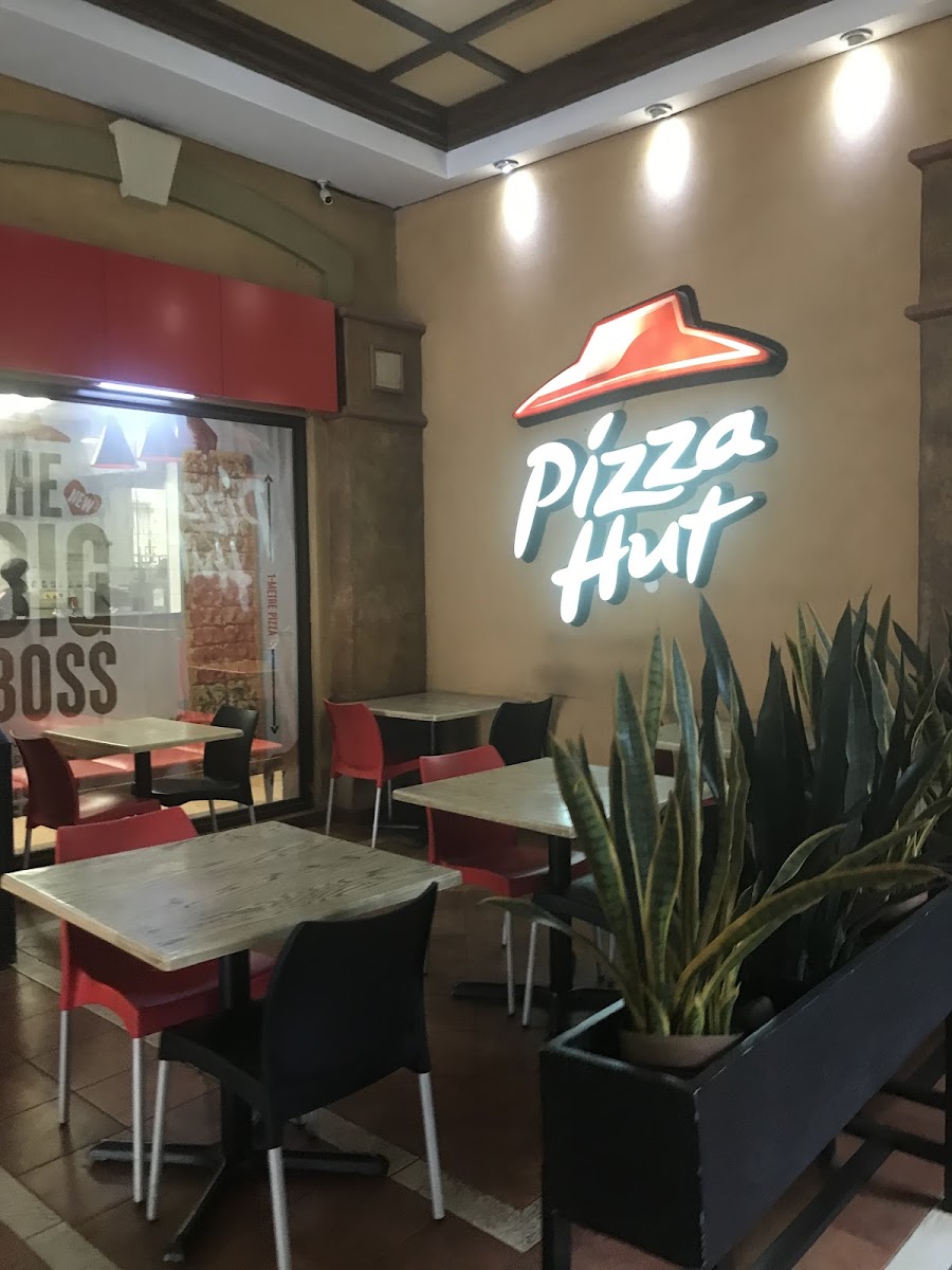 Pizza Hut Uganda - Photo 5