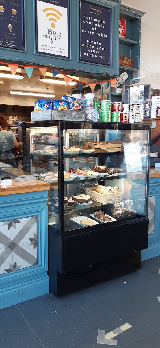 Gwyn's Cafe - Photo 3