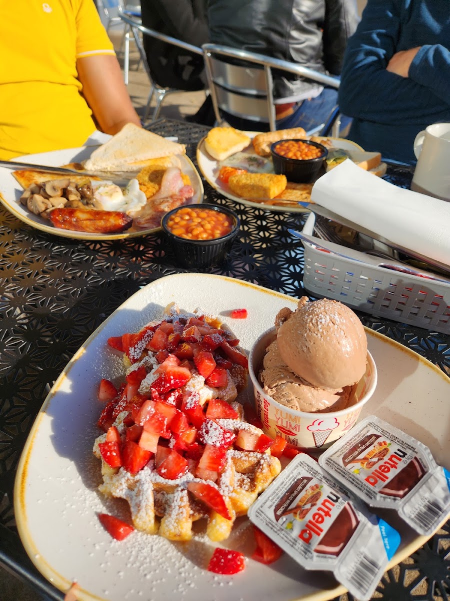 Gwyn's Cafe - Photo 4