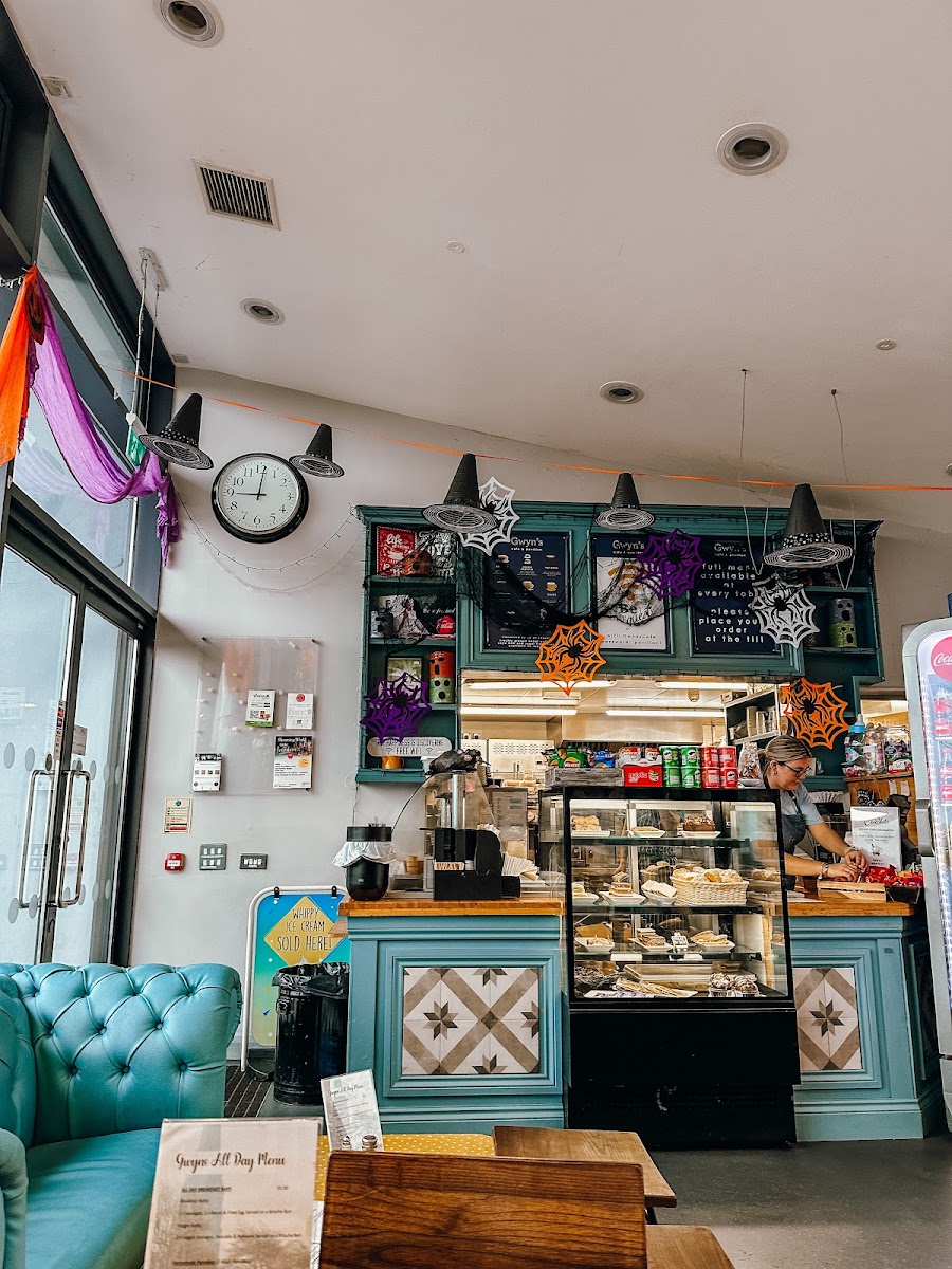 Gwyn's Cafe - Photo 8
