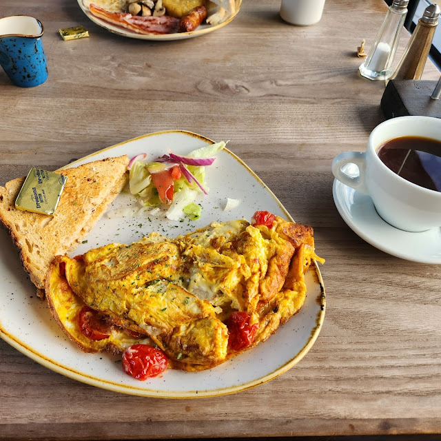 Chicken Cherry Tomatoes and Cheese Omelette