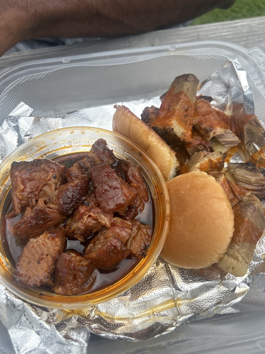 SmoQ-N-Meat BBQ - Photo 2