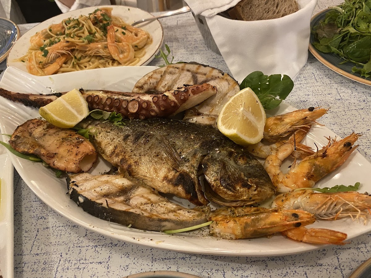 Flisvos Restaurant - Photo 4