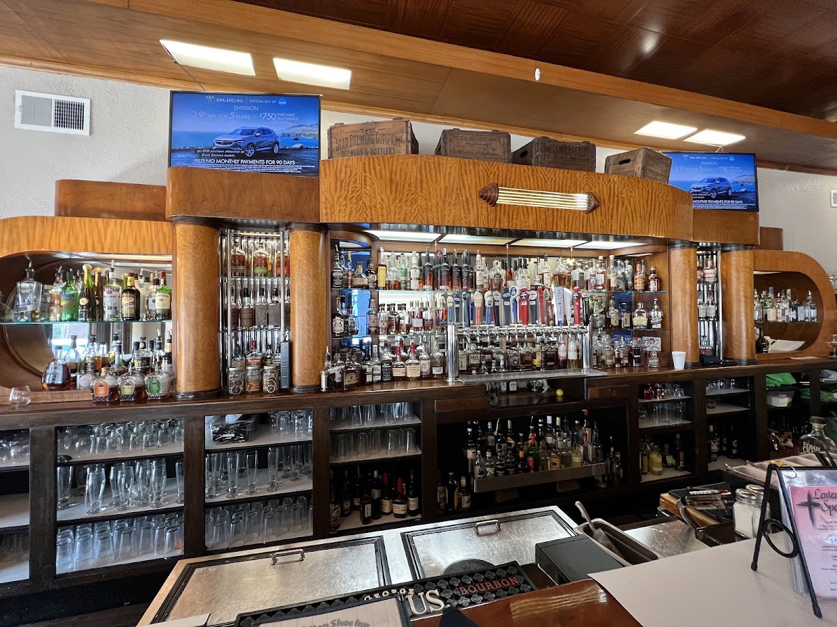 The Wooden Shoe Inn - Photo 2