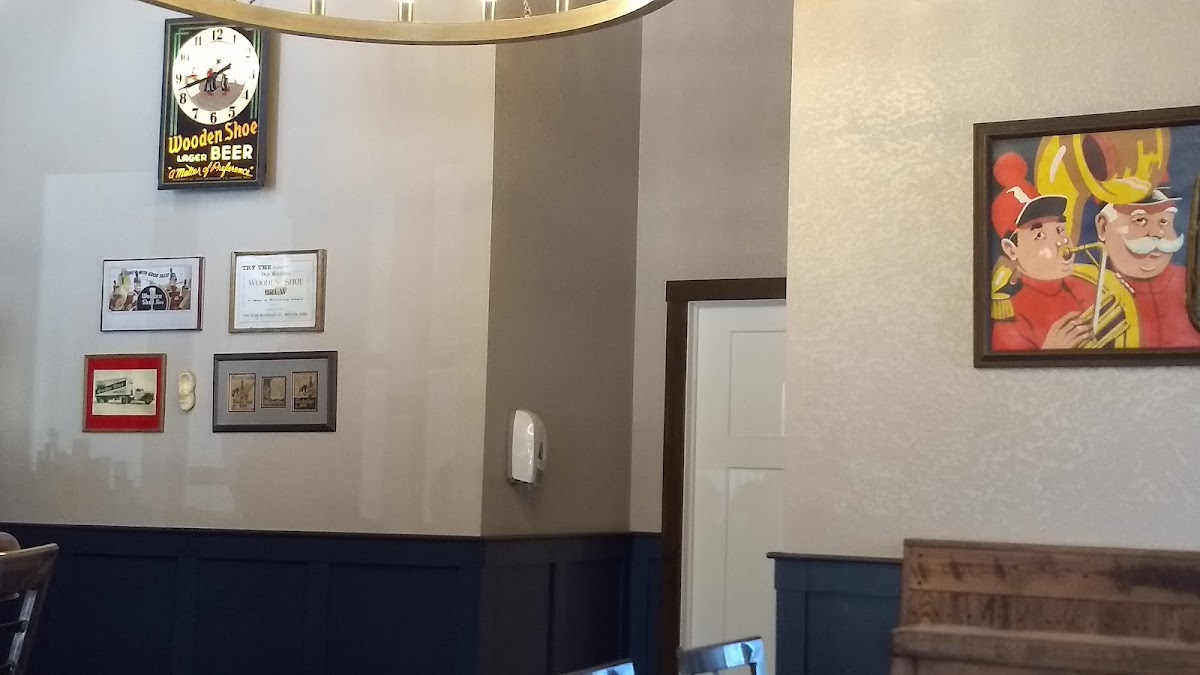 The Wooden Shoe Inn - Photo 6