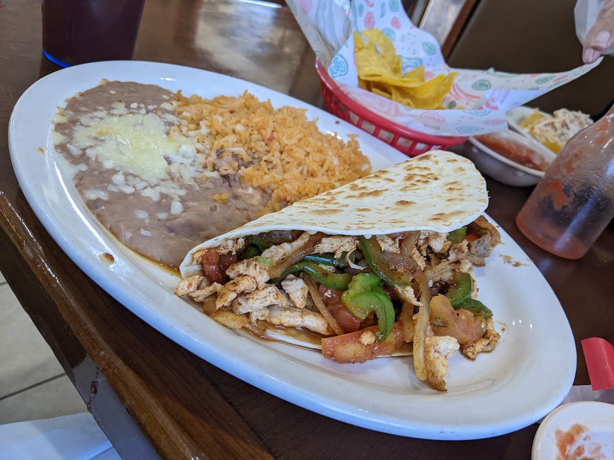 Las Brisas Authentic Mexican Restaurant - Photo 3