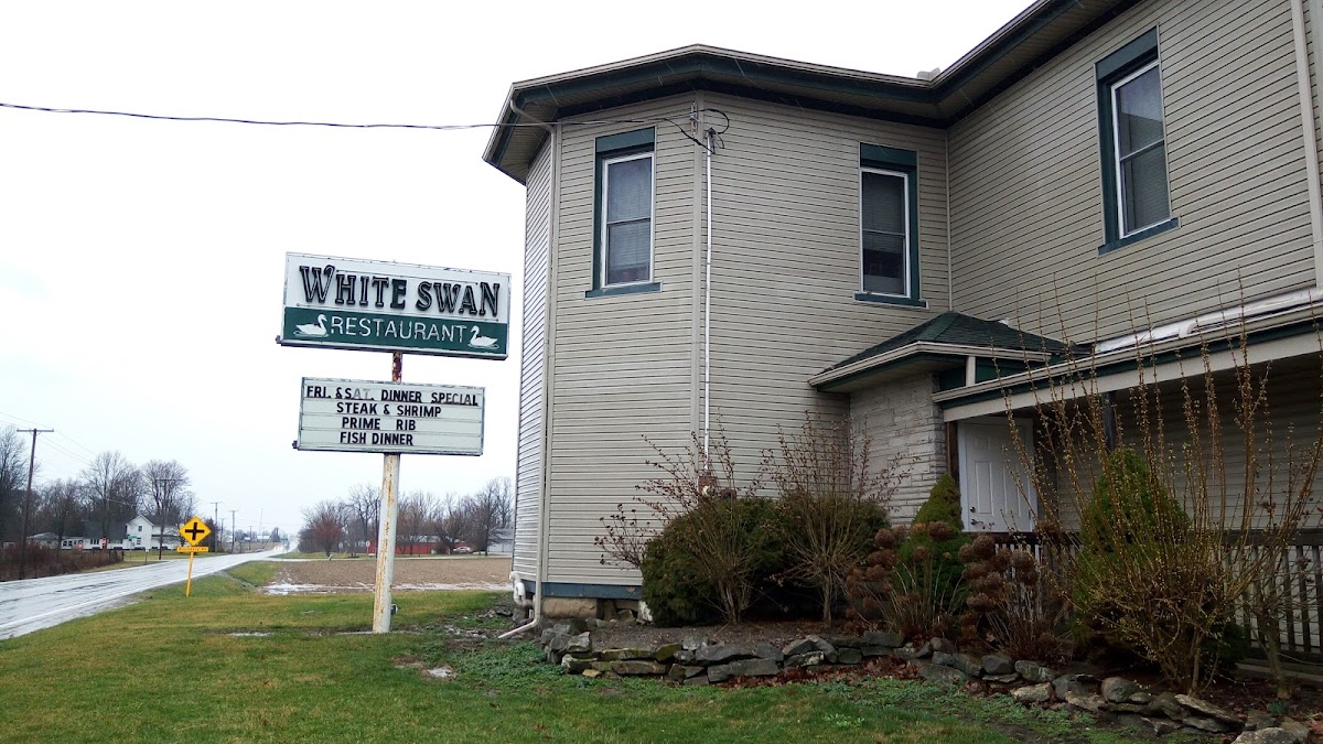 White Swan Restaurant & Lounge - Photo 3