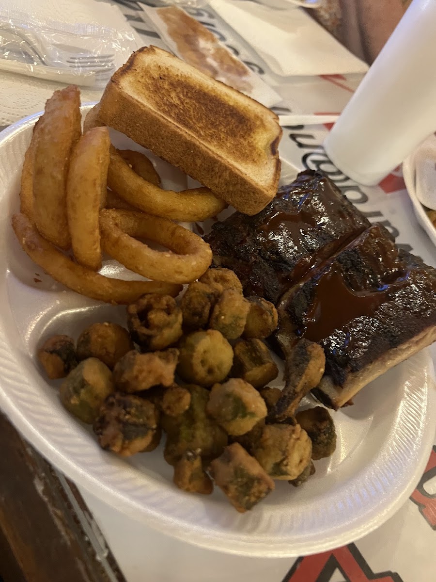 The Sauce'D Pig - Photo 2