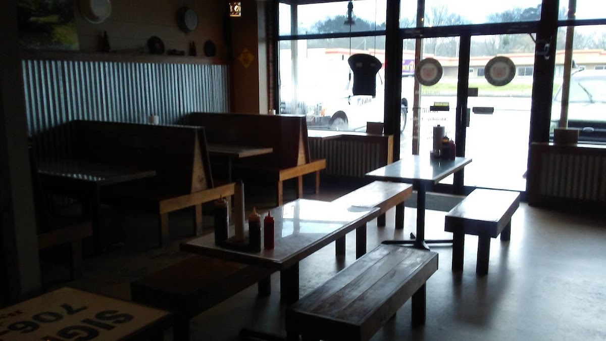 The Sauce'D Pig - Photo 5